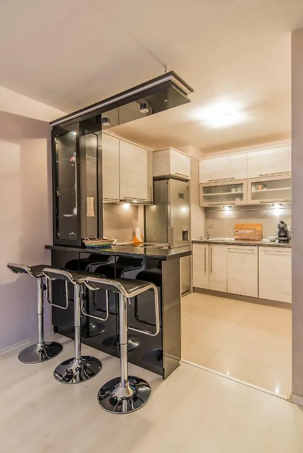 Luxury One Bedroom Suite, Doorman, Limited Access, Lozenec Area Sofia