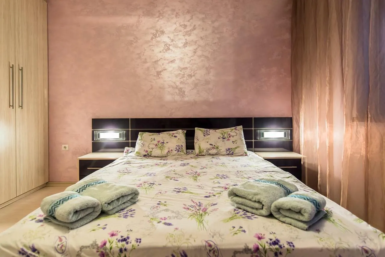 Luxury One Bedroom Suite, Doorman, Limited Access, Lozenec Area Sofia